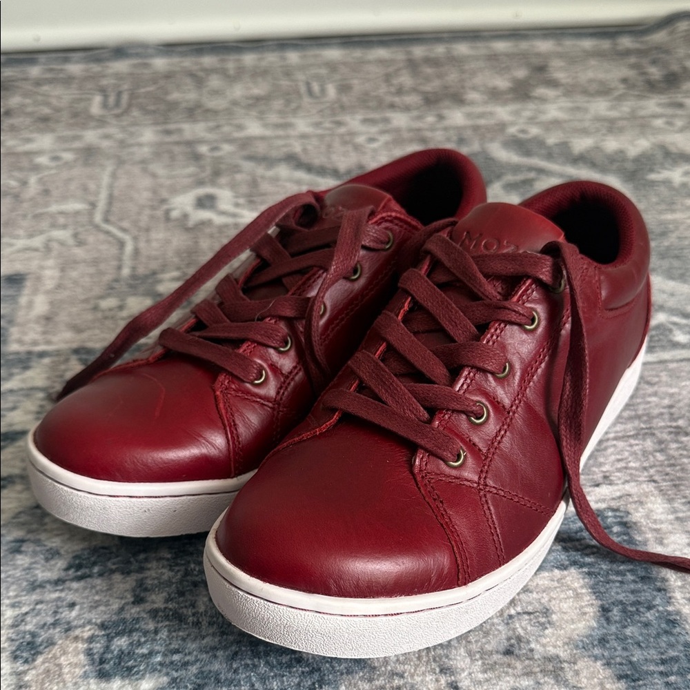 Women's Burgundy Leather Sneakers - Brand Unknown